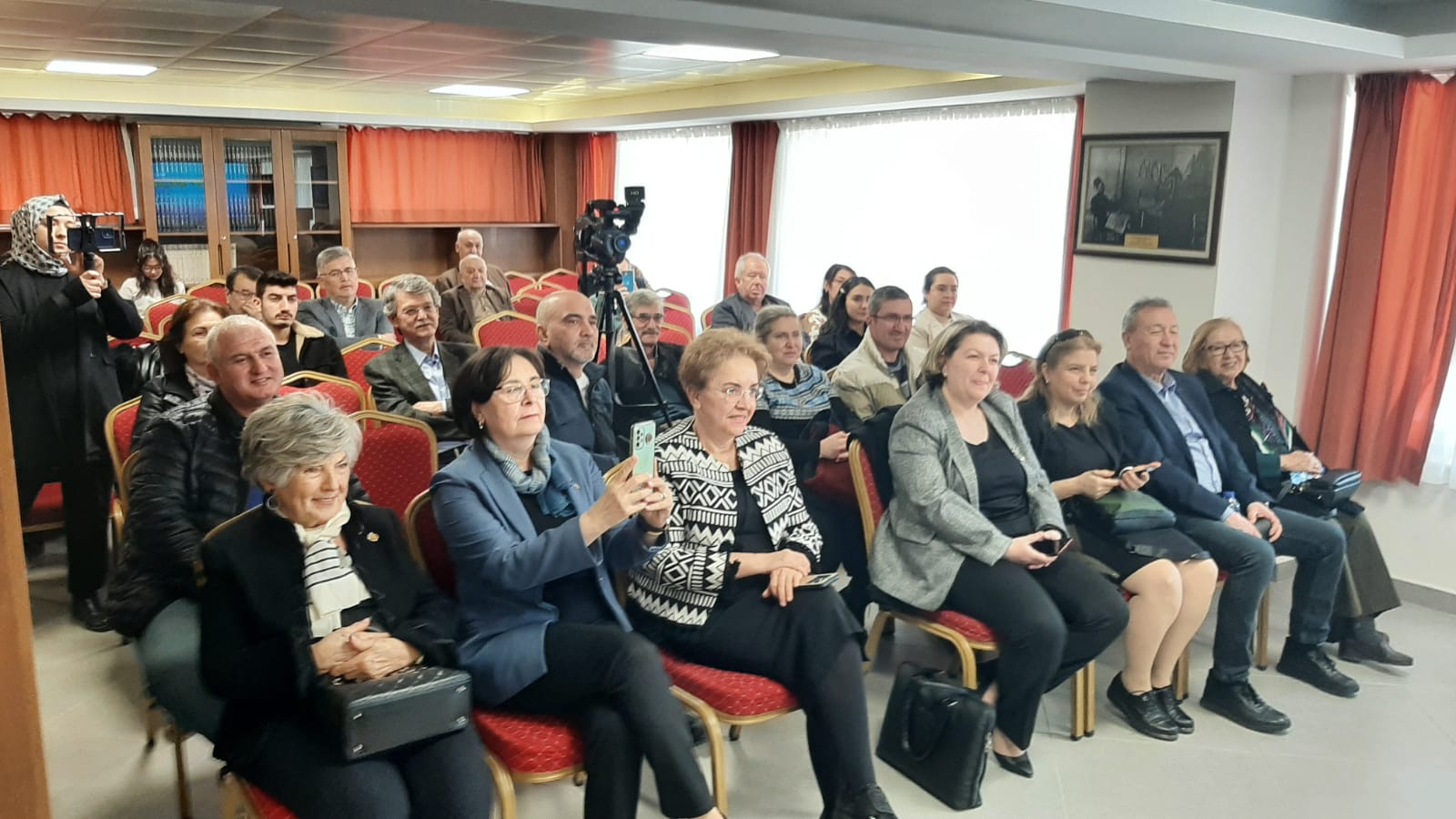 4b4b46e8 1f00 4085 b3c7 4962ddc529cf